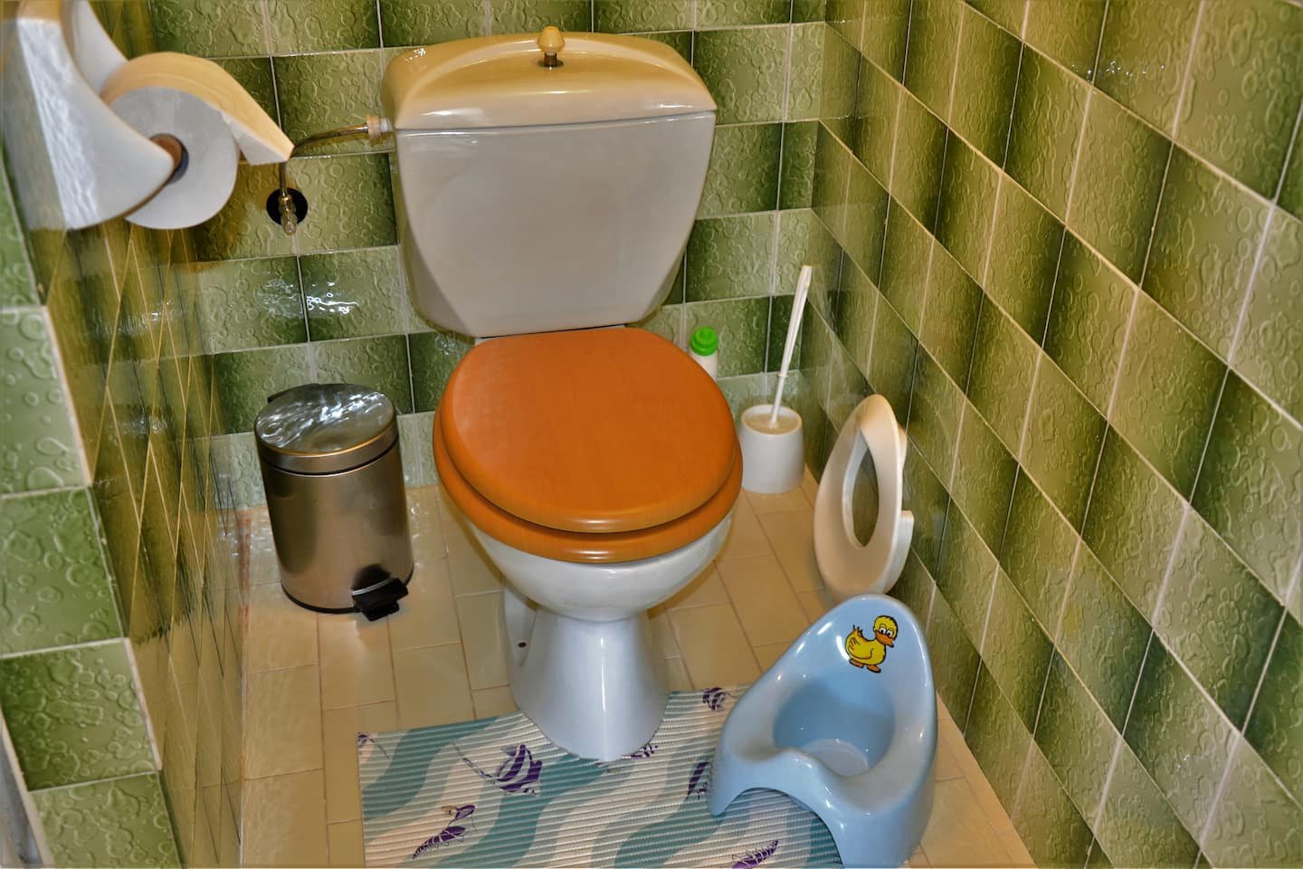 Samostatné WC s dětským nočníkem